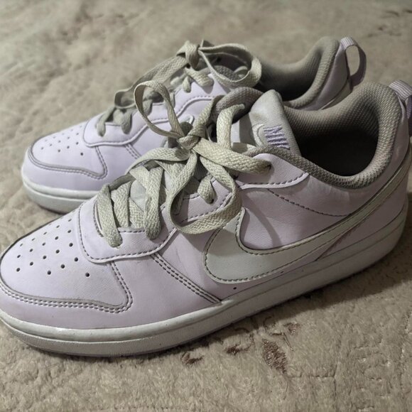 Nike Women's White and Purple Trainers - Picture 1 of 3